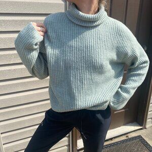 H&M Women's Green sweater turtle neck size xs